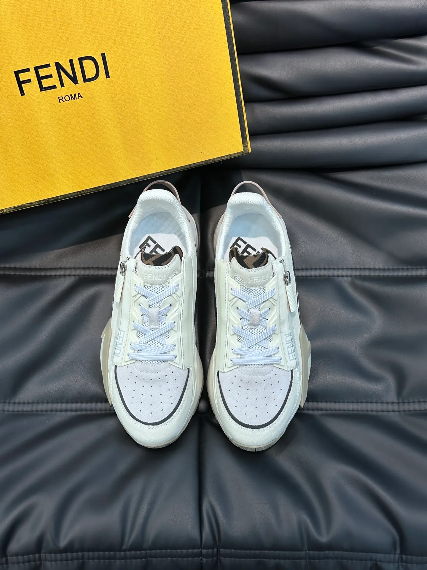 Men's shoes 💰p560 "Fend*" new men's casual sports shoes, equipped with elastic straps, side zippers, and corrugated soles engraved with F. Embossed Fendi Flow lettering on the heel. Made of technical fabric and a mix of blue and suede. Decorated with Lycra® details. FF graphic tongue. Ultra-light and wear-resistant EVA sole. Size: 38-44